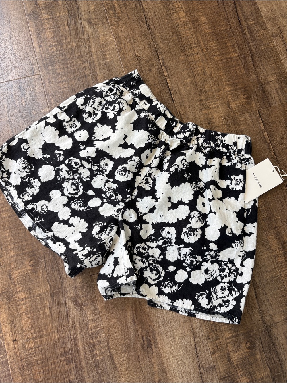 Everlane  The Linen Easy Short